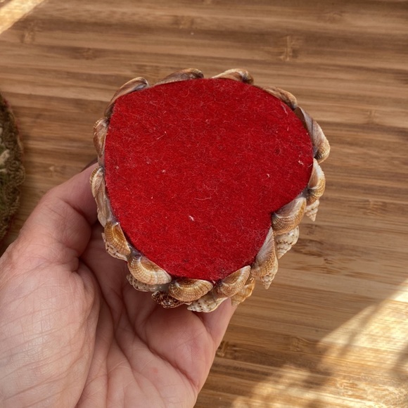 Vintage heart shaped shell trinket or jewellery box made of sea shells - Picture 6 of 11